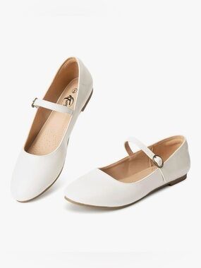 NWT Trary White Mary Jane Flats with Buckle Strap